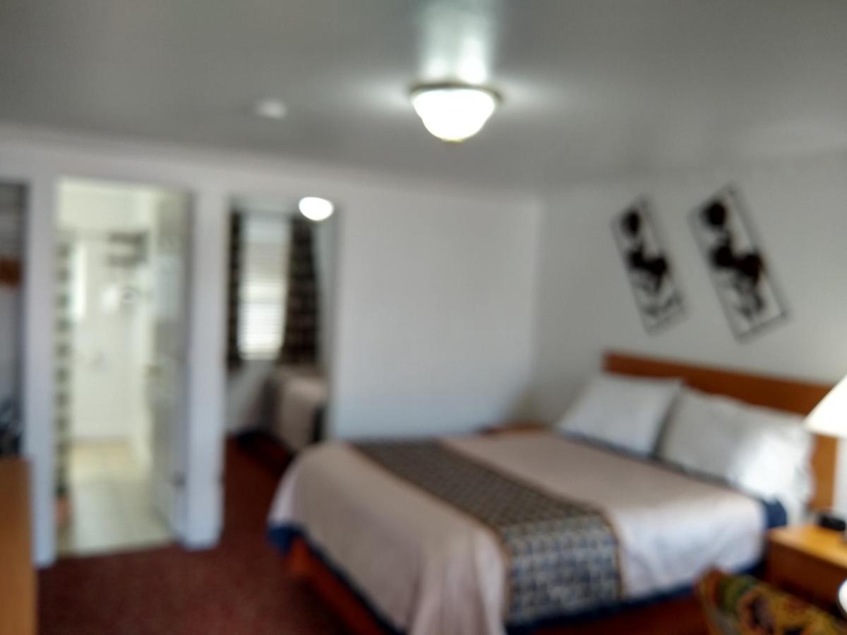 Holiday Motel Bend Εξωτερικό φωτογραφία