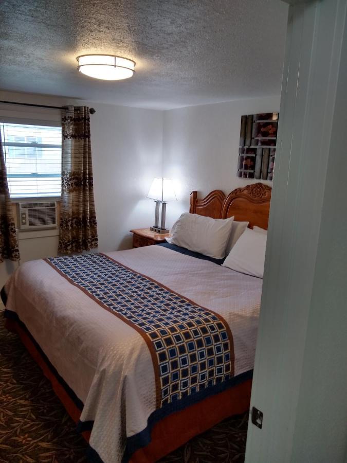 Holiday Motel Bend Εξωτερικό φωτογραφία