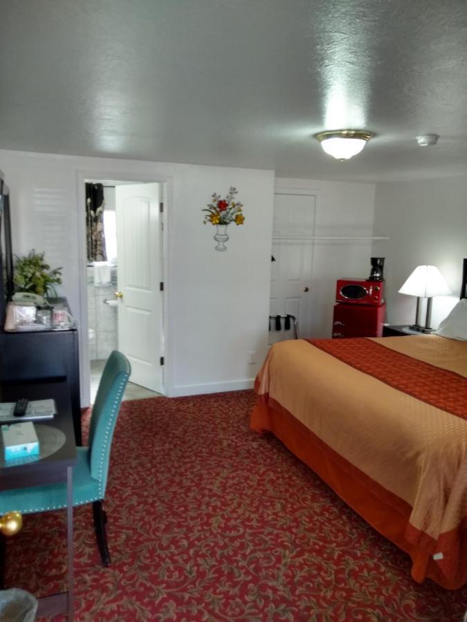 Holiday Motel Bend Εξωτερικό φωτογραφία