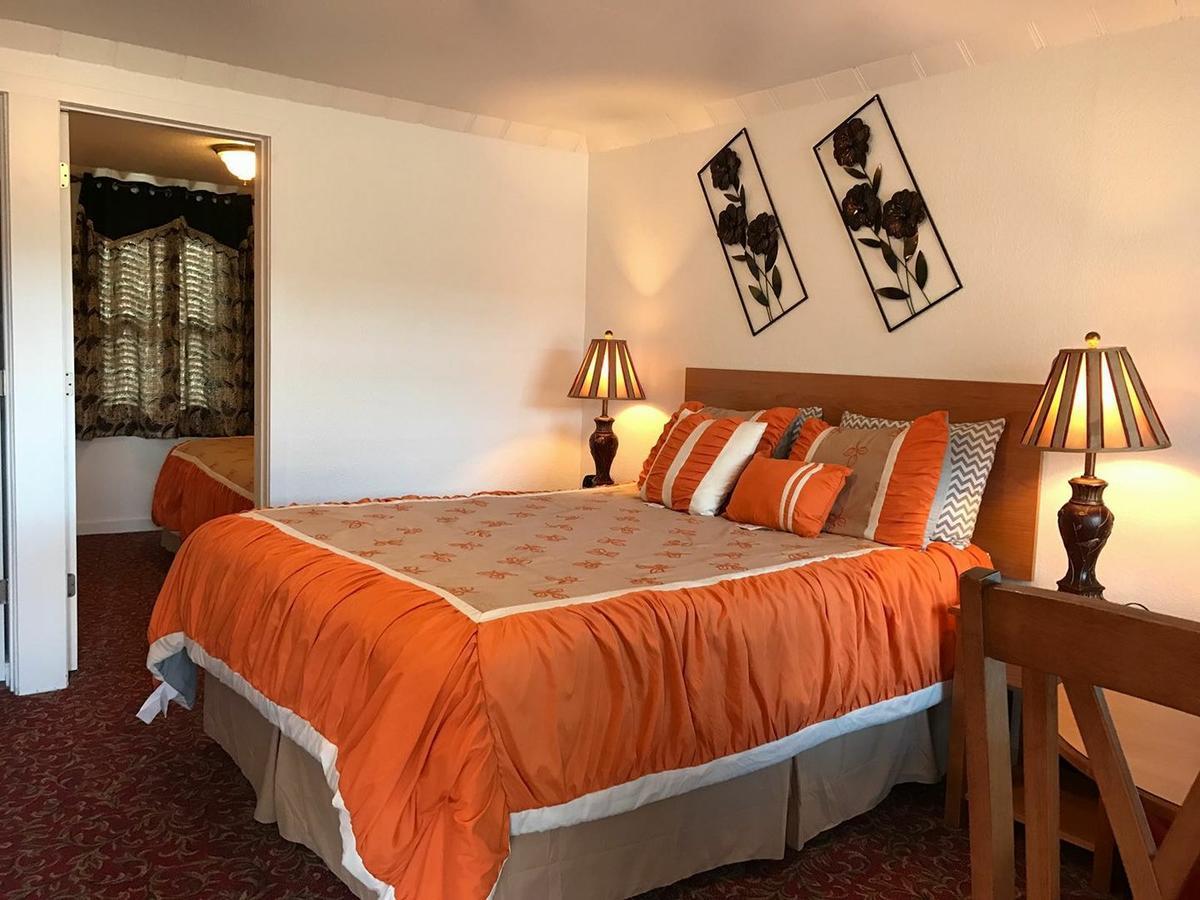 Holiday Motel Bend Εξωτερικό φωτογραφία