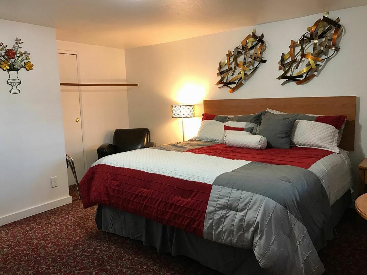 Holiday Motel Bend Εξωτερικό φωτογραφία